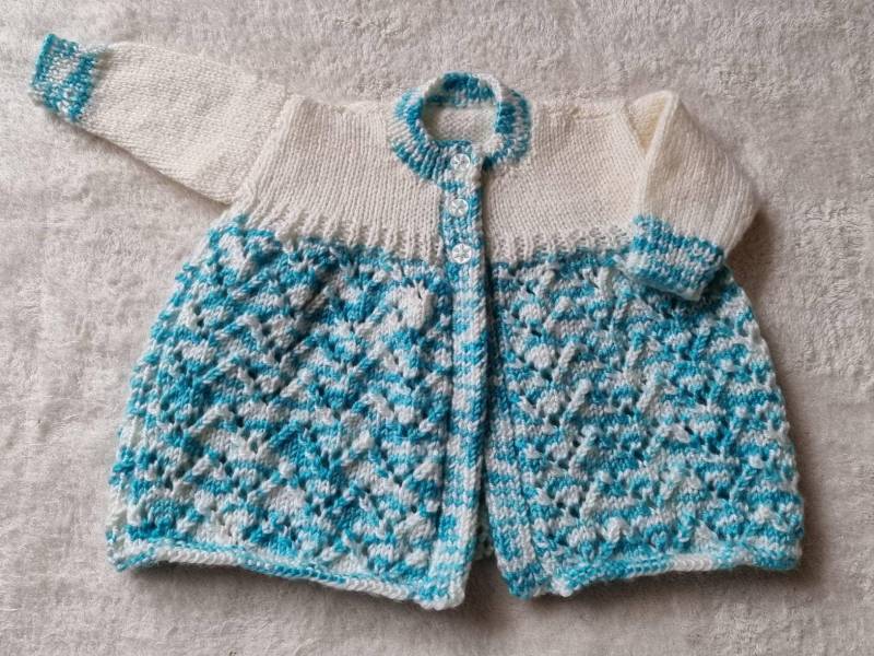 Handgestrickte Baby Strickjacke, Gestrickte Matinee Jacke, 0-3 Monate Kleidung von Icklepicklebabywear