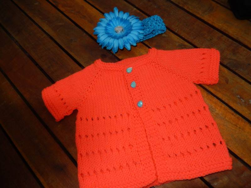 Handgestrickte Baby Strickjacke, Kurzarm Pullover, Stirnband, 0-3 Monate von Icklepicklebabywear