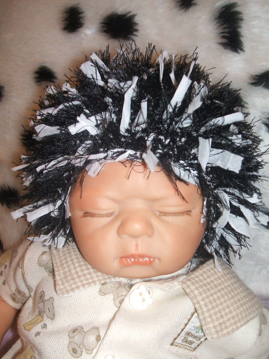 Handgestrickte Babymütze, Schwarz-Weiße Mütze, Neugeborenenmütze von Icklepicklebabywear