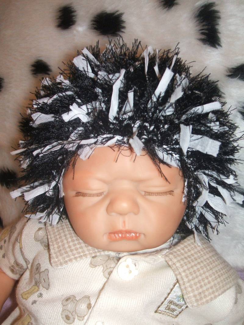 Handgestrickte Babymütze, Schwarz-Weiße Mütze, Neugeborenenmütze von Icklepicklebabywear