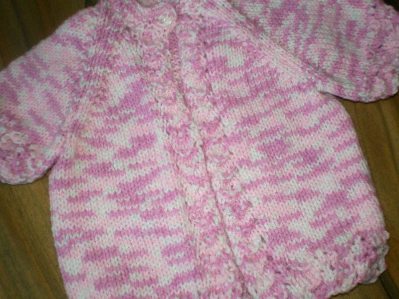 Rosa Hand Stricken Baby Mädchen Strickjacke, Babypullover 0-3 Monate von Icklepicklebabywear