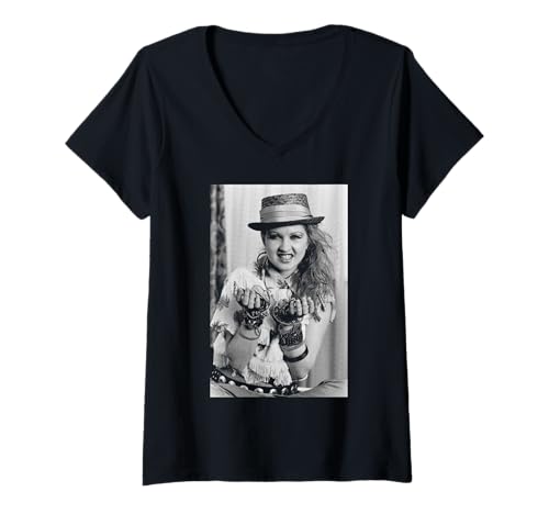 Damen US Pop Star Cyndi Lauper Fotoshooting 1984 T-Shirt mit V-Ausschnitt von Iconic Photo Moments