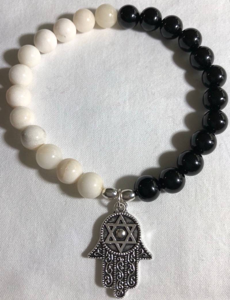 Onyx & Jade Perlen Armband Mit Fatima Hand Anhänger Onyx & Jade Perlen Armband Mit Fatima Hand Anhänger von IcyCoutureBling
