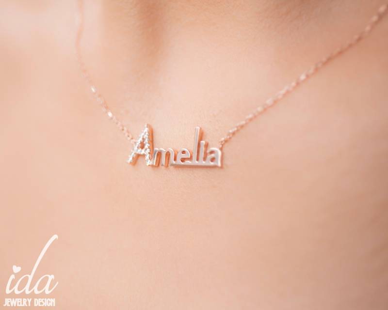 Kleine Roségoldene Namenskette-Personalisierte Halskette-Personalisiertes Muttertagsgeschenk-Namensschmuck-Brautjungfern-Halsketten Für Frauen von IdaJewelryDesign