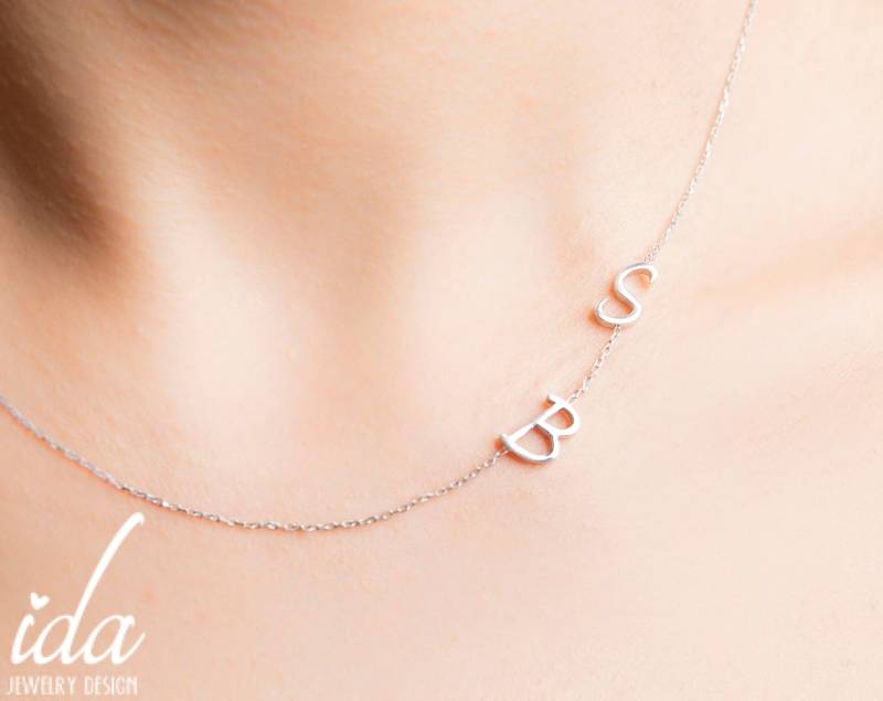 Personalisierte Halskette - Statement Geschenk Für Sie Verlobungsgeschenk Sterling Silber Seitlich Initial von IdaJewelryDesign