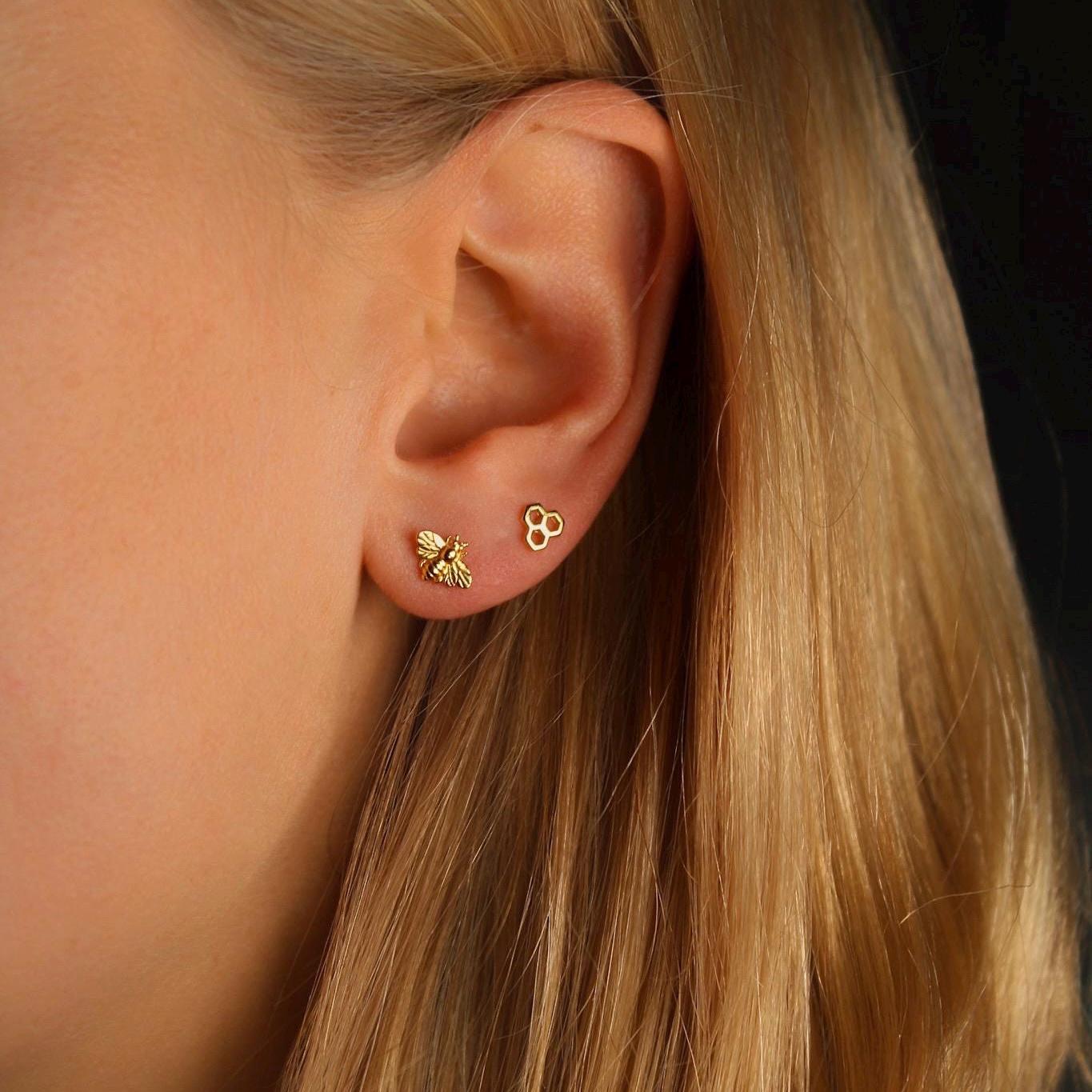 Bienen Und Honigwaben Ohrstecker Set Gold, Schmuckset Filigrane Ohrstecker, Hexagon Geschenk Für Sie von IdasBlue