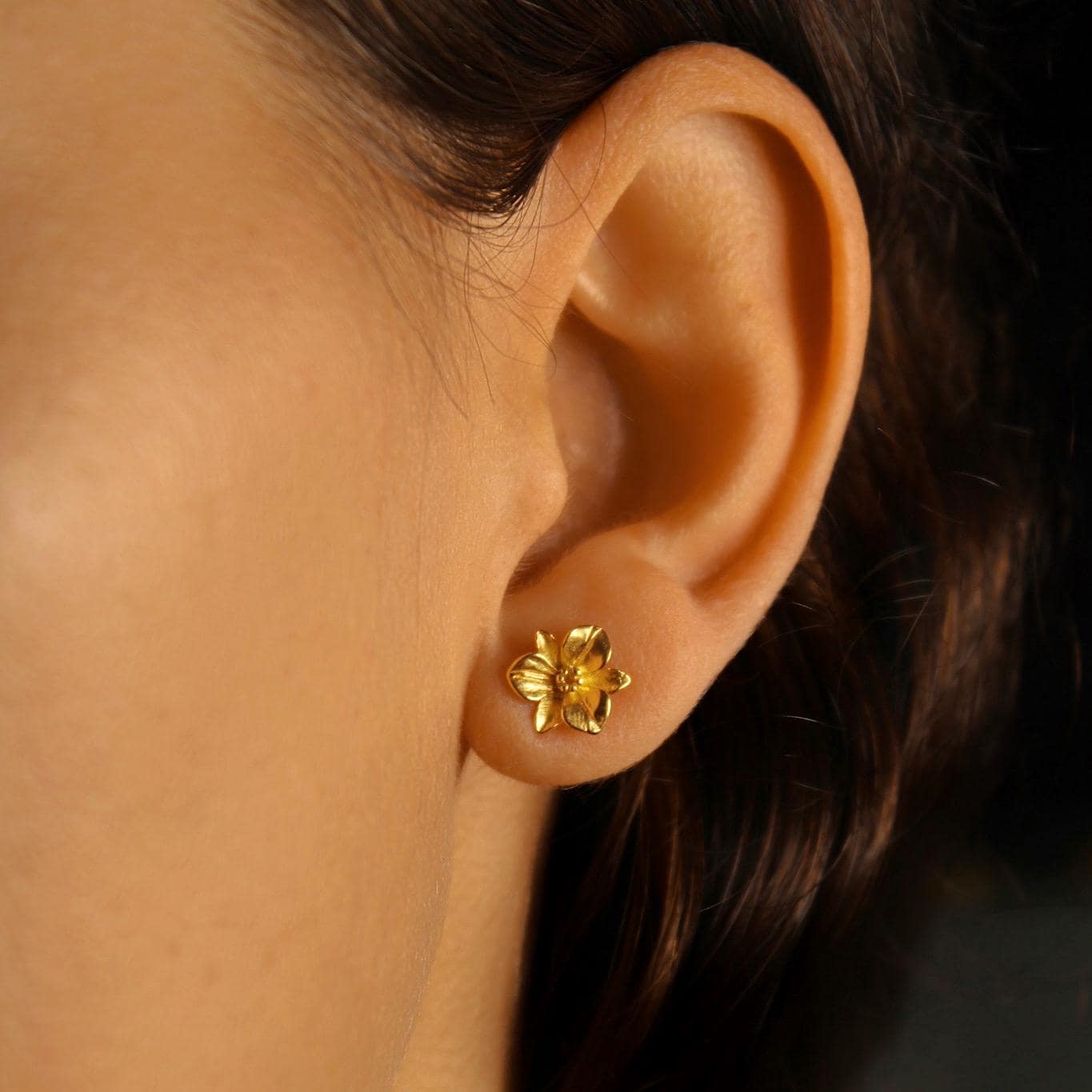 Blumen Ohrstecker Gold Elegante Blumenohrstecker Blumenohrringe Geschenk Für Sie Florale Ohrringe Brautschmuck von IdasBlue