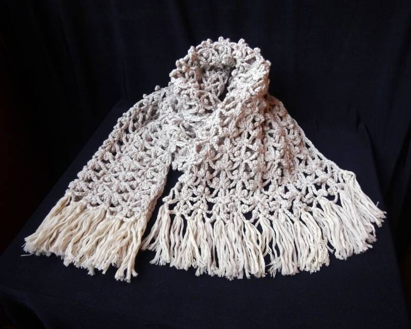 Schal Wolle Beige Unisex Warmer Wollschal Wickelschal Weiche Merinowolle Weihnachtsgeschenk Männer Fransen Landhausstil Unique Gifts von IdasKunstStuecke