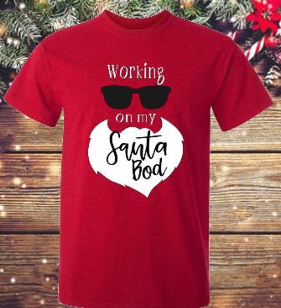 Arbeiten An Santa Bod Lustiges Weihnachts-Shirt von IdealTees