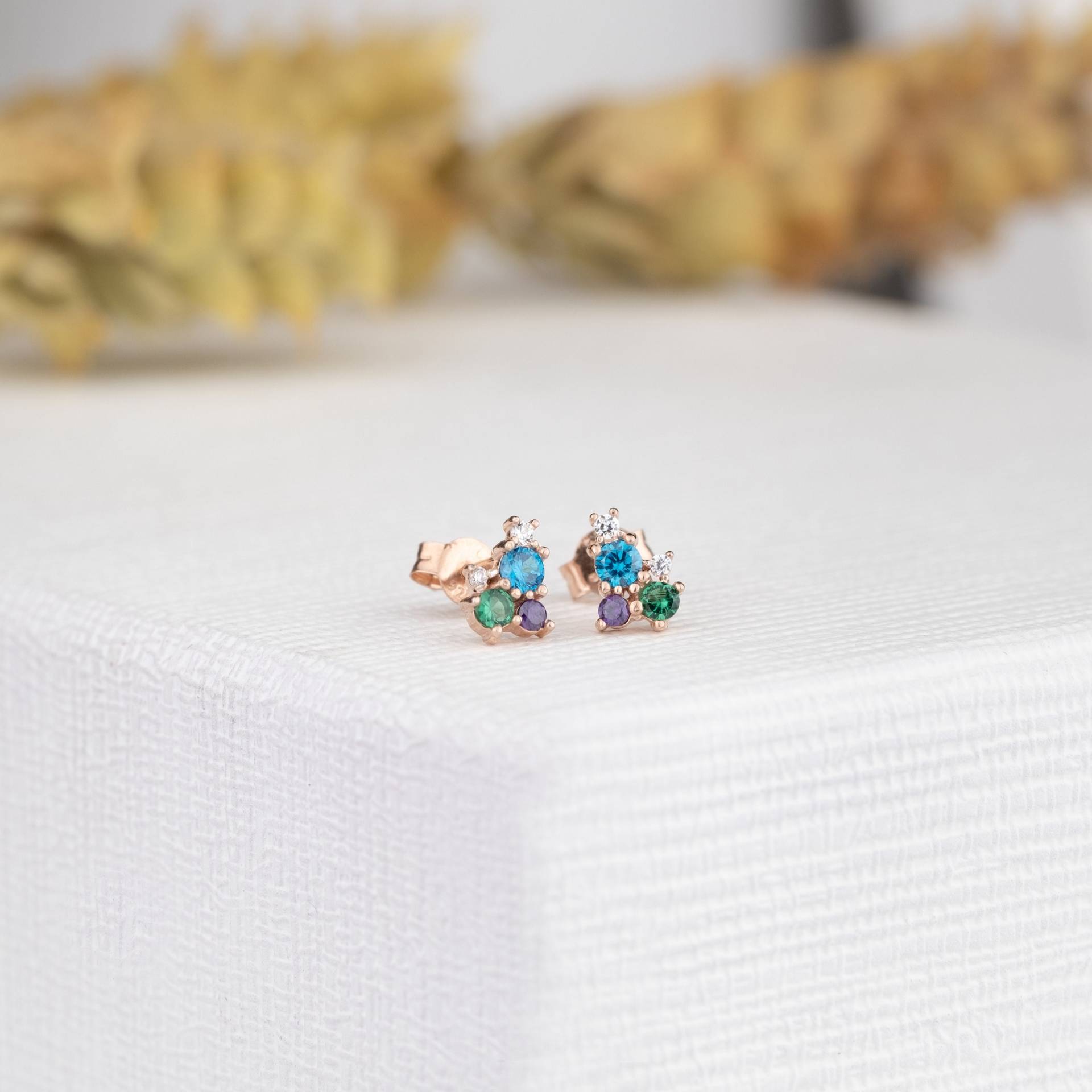 Zierliche Geburtsstein Ohrringe, Sterling Silber Edelstein Personalisiertes Geschenk, Personalisierte Gold Ohrring, Weihnachtsgeschenk Zierliche Geburtsstein Ohrringe, Sterling Silber Edelstein Personalisiertes Geschenk, Personalisierte Gold Ohrring, Weihnachtsgeschenk von IdesignJewelUS