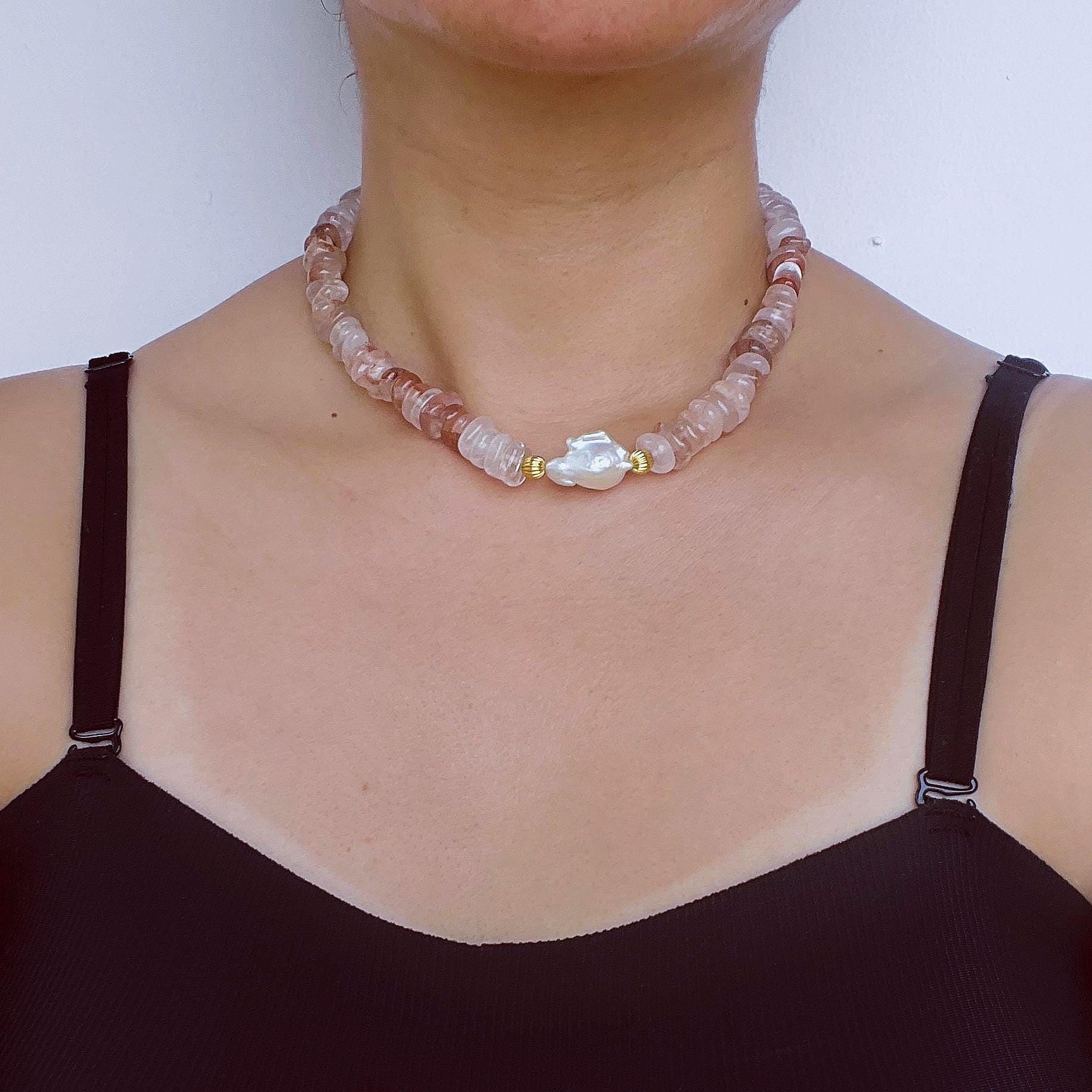 Irregular Strawberry Quartz & Baroque Pearl Necklace|Healing Gemstone Jewelry|Handmade Gift For Her|Romantic Boho Style Irregular Strawberry Quartz & Baroque Pearl Necklace|Healing Gemstone Jewelry|Handmade Gift For Her|Romantic Boho Style von IdgemsDE