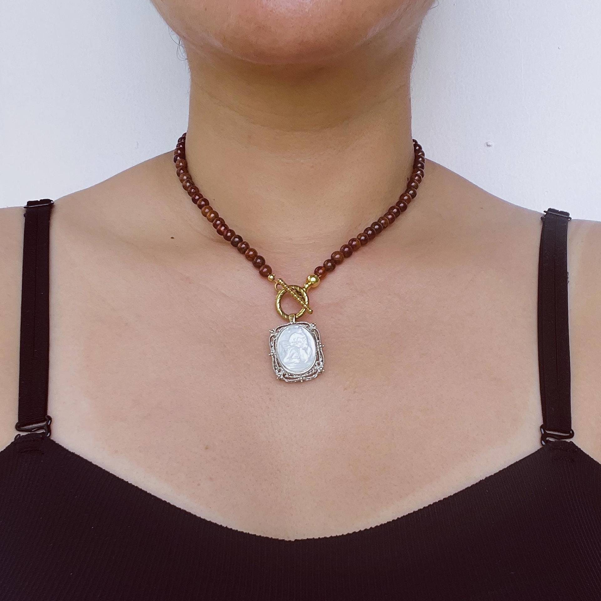 Red Agate Beaded Necklace With Carved Shell Angel Pendant|Handmade Natural Gemstone Jewelry|Unique Spiritual Gift Red Agate Beaded Necklace With Carved Shell Angel Pendant|Handmade Natural Gemstone Jewelry|Unique Spiritual Gift von IdgemsDE