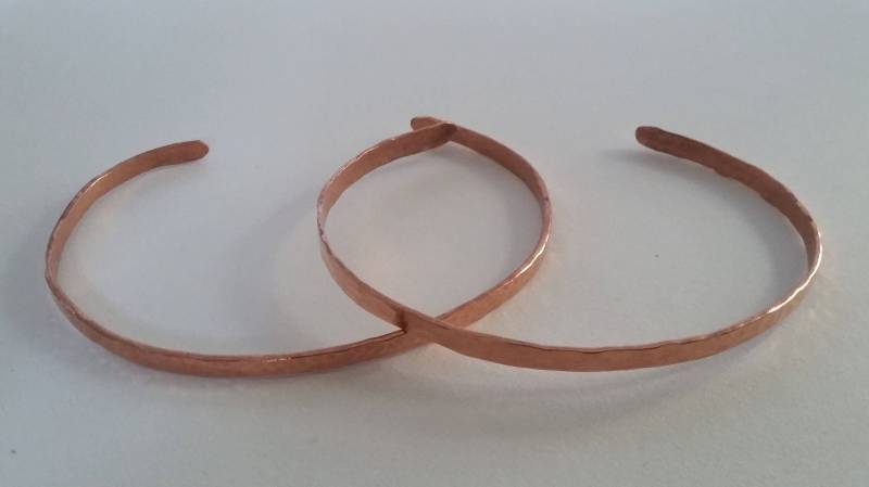 Gehämmertes Kupfer Armreif Armband Gehämmertes Kupfer Armreif Armband von IdleHandsJewelryCA