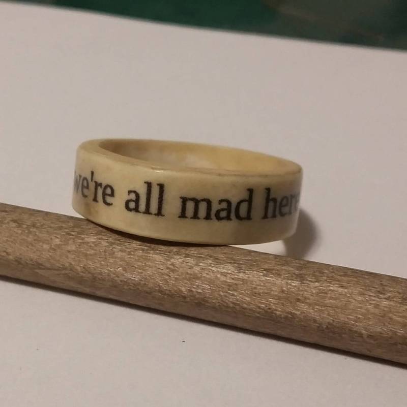 Personalisierte Papierbotschaft Ring Personalisierte Papierbotschaft Ring von IdleHandsJewelryCA