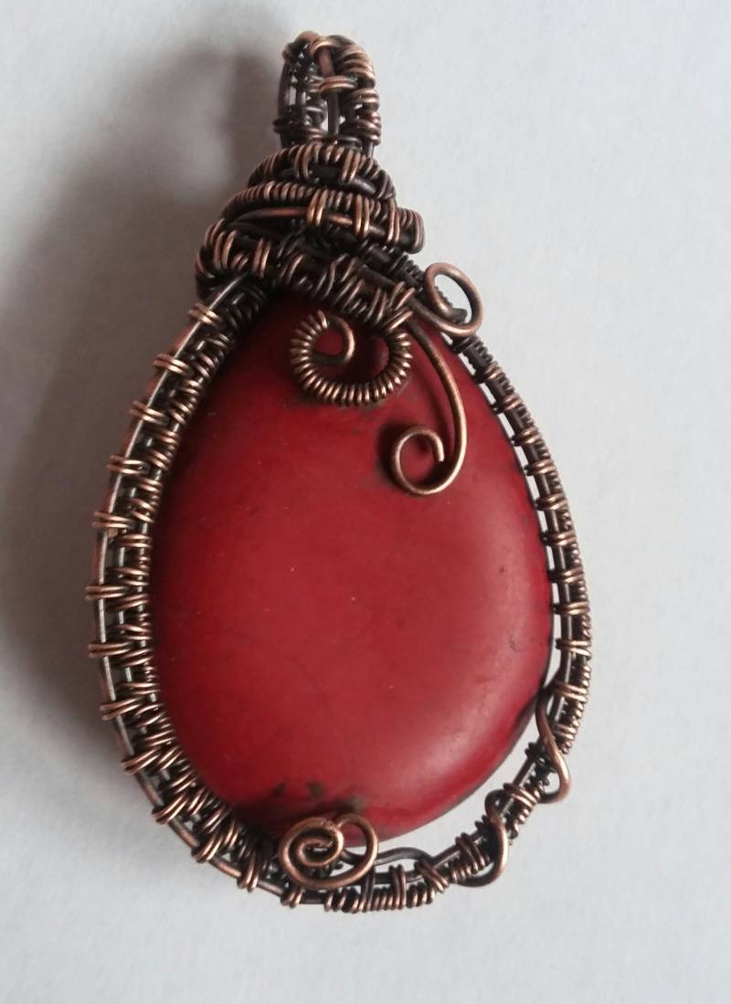 Reversible Roter Howlith Anhänger Reversible Roter Howlith Anhänger von IdleHandsJewelryCA