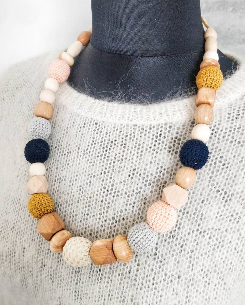 Eclectic Style-Hölzerne Gehäkelte Halskette - Muttertagsgeschenk von IePeda