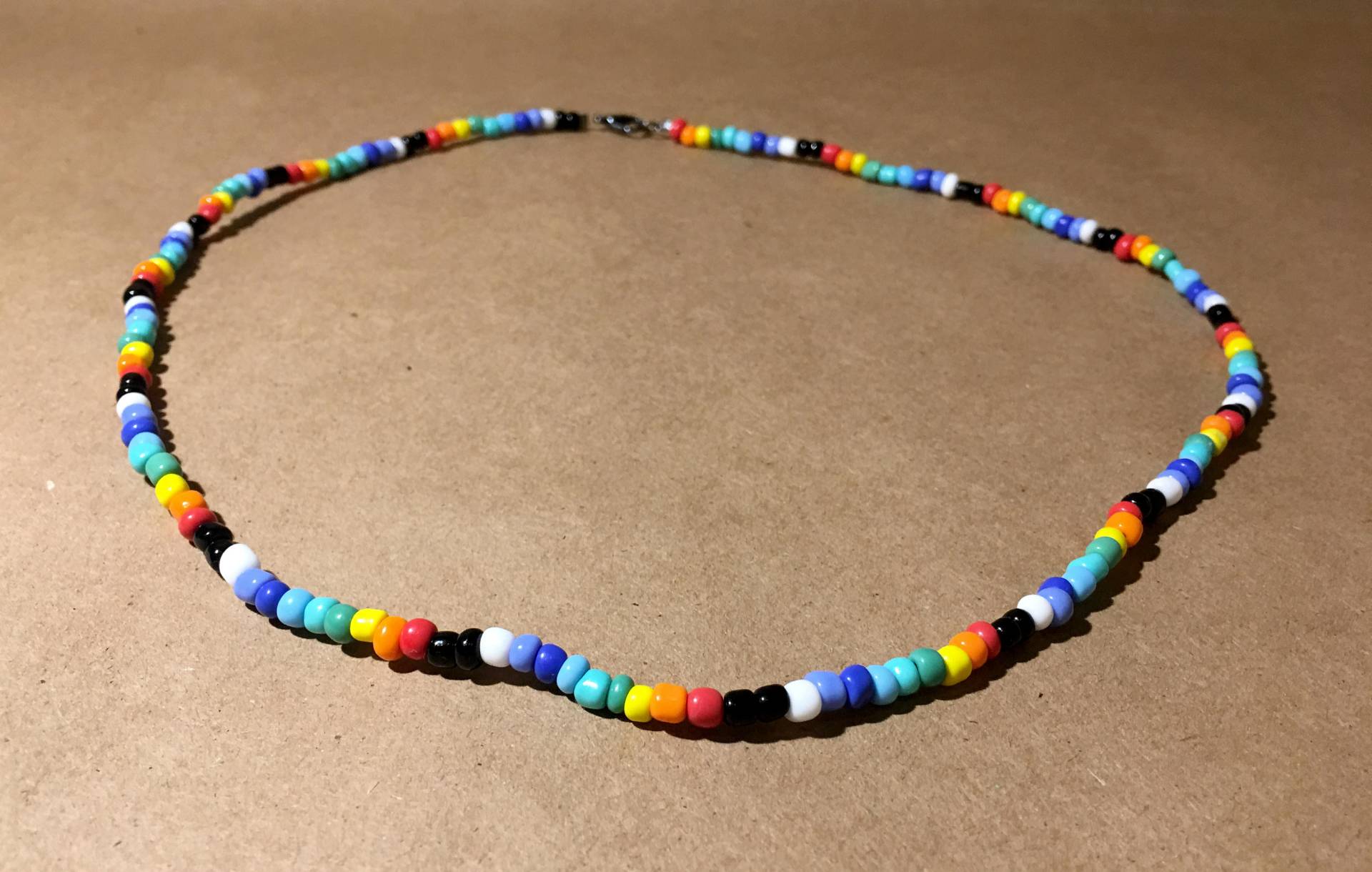 Regenbogen Glasperlenkette Regenbogen Glasperlenkette von IggyandAsh
