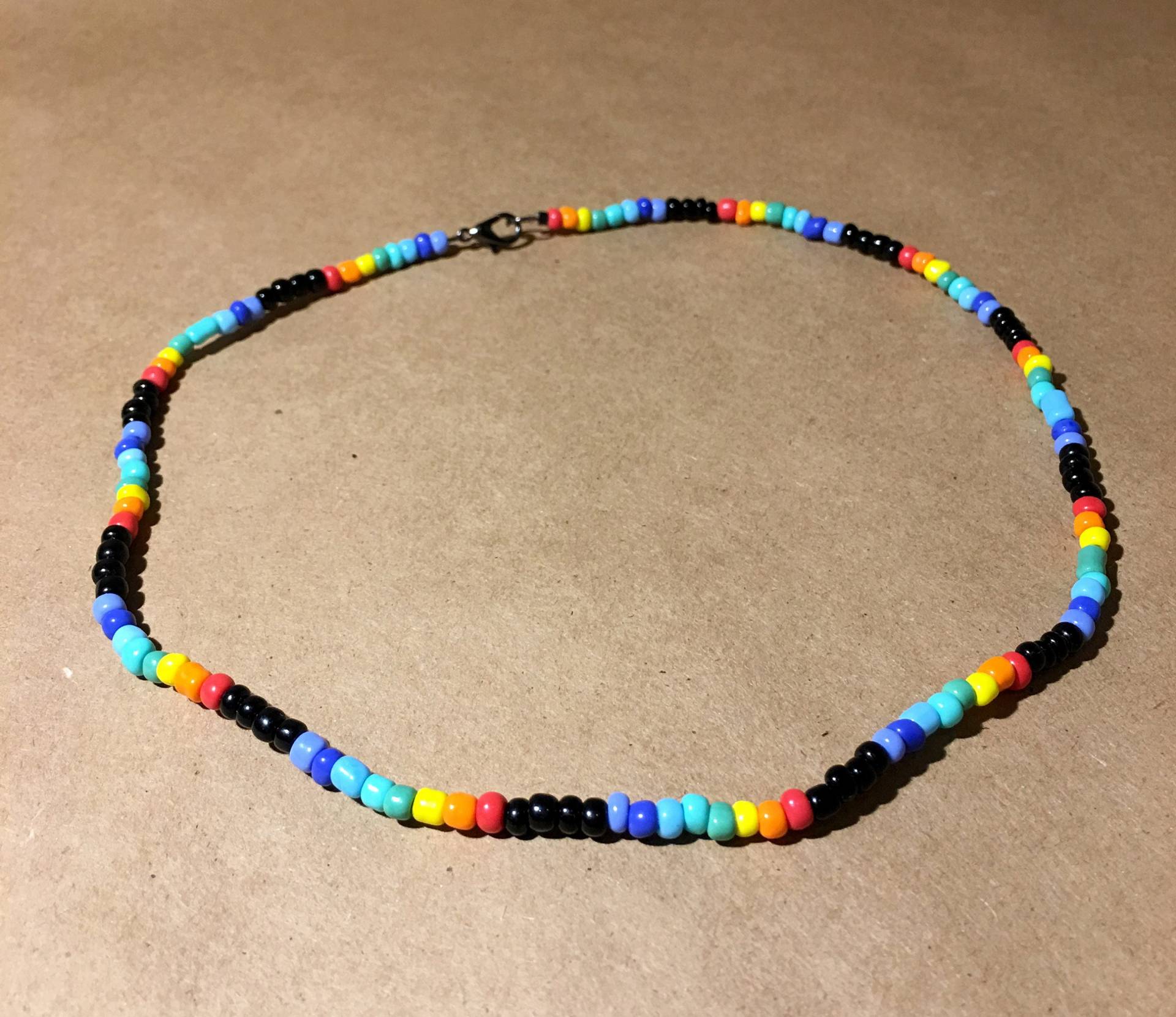 Regenbogen Glasperlenkette Regenbogen Glasperlenkette von IggyandAsh
