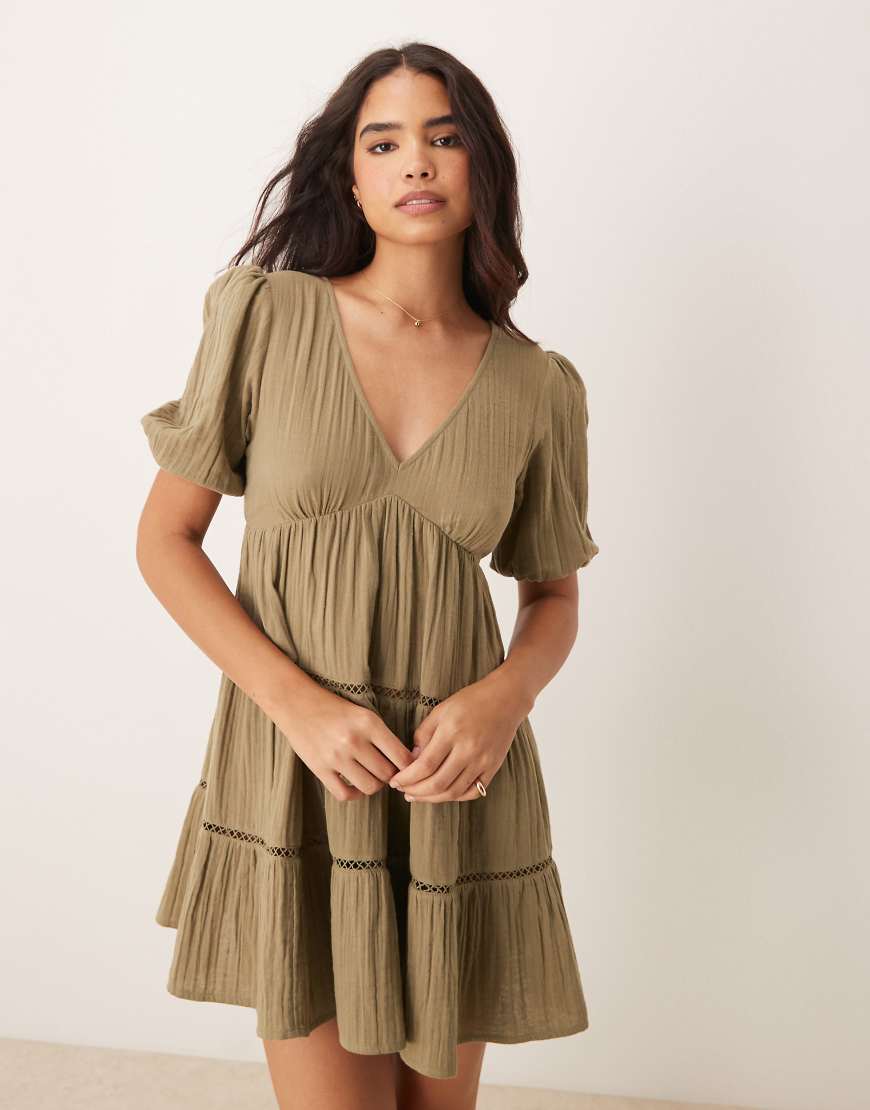 Iisla & Bird - Gestuftes, kurzes Sommerkleid in Grün von Iisla & Bird