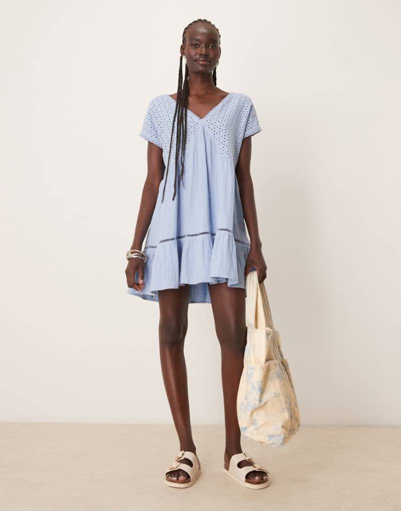 Iisla & Bird - Mini-Strandkleid in Blau mit Häkel-Einsätzen von Iisla & Bird