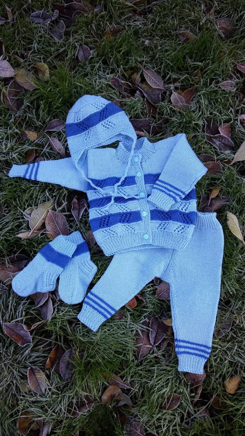 Handgestrickte Baby/Kleinkind Jungen Mädchen Pullover Spitzen Set Mit Streifen - Jacke, Hose, Mütze & Socken Für Baby, 60% Merinowolle. Größen von IkalKnitting
