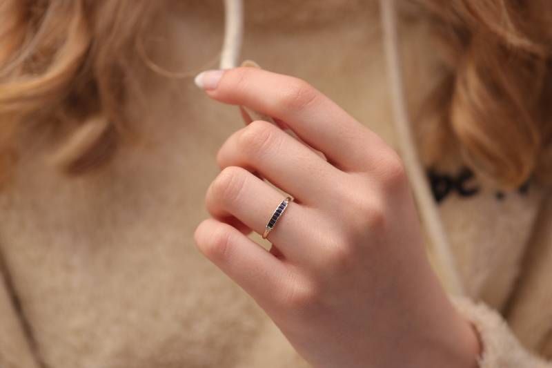 10K 14K 18K Baguette Ceylon Saphir Ehering/Handgemachter Sieben Ring Erhältlich in Gold, Roségold, Weißgold von IkeFineJewelry
