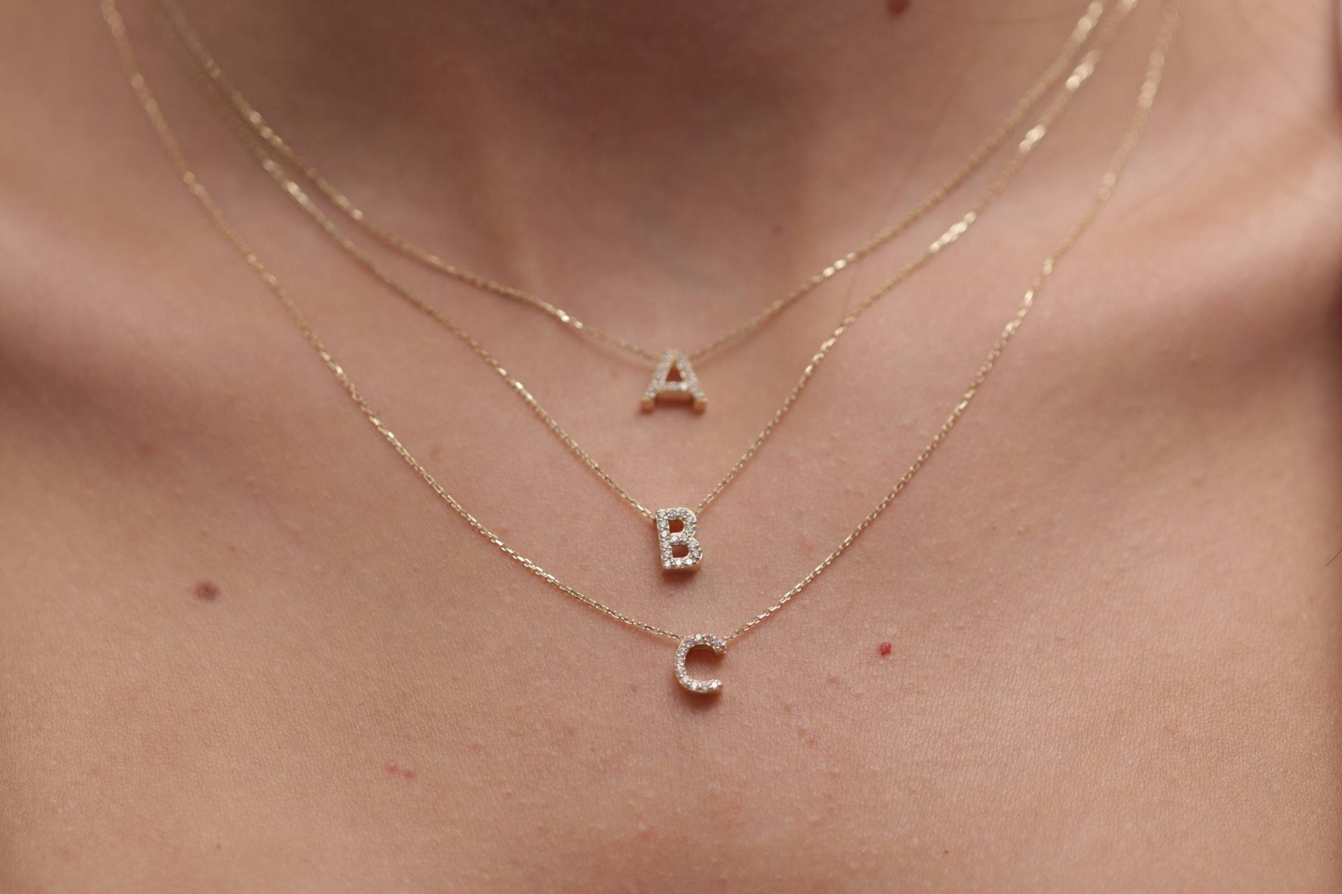 14K 18K Gold Diamant Buchstabe Halskette/Handgefertigte Initial Erhältlich in Gold, Roségold Und Weißgold von IkeFineJewelry