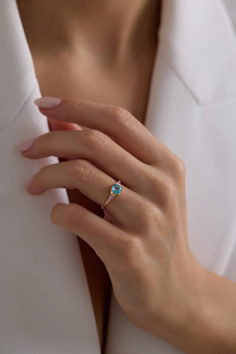 14K Blau Und Rosa Edelstein Ring, Weihnachtsgeschenk Für Sie, Zierliche Gold Verlobungsring, Massivgold, Elegante Versprechen Schmuck, Urlaub Ring von IkeFineJewelry