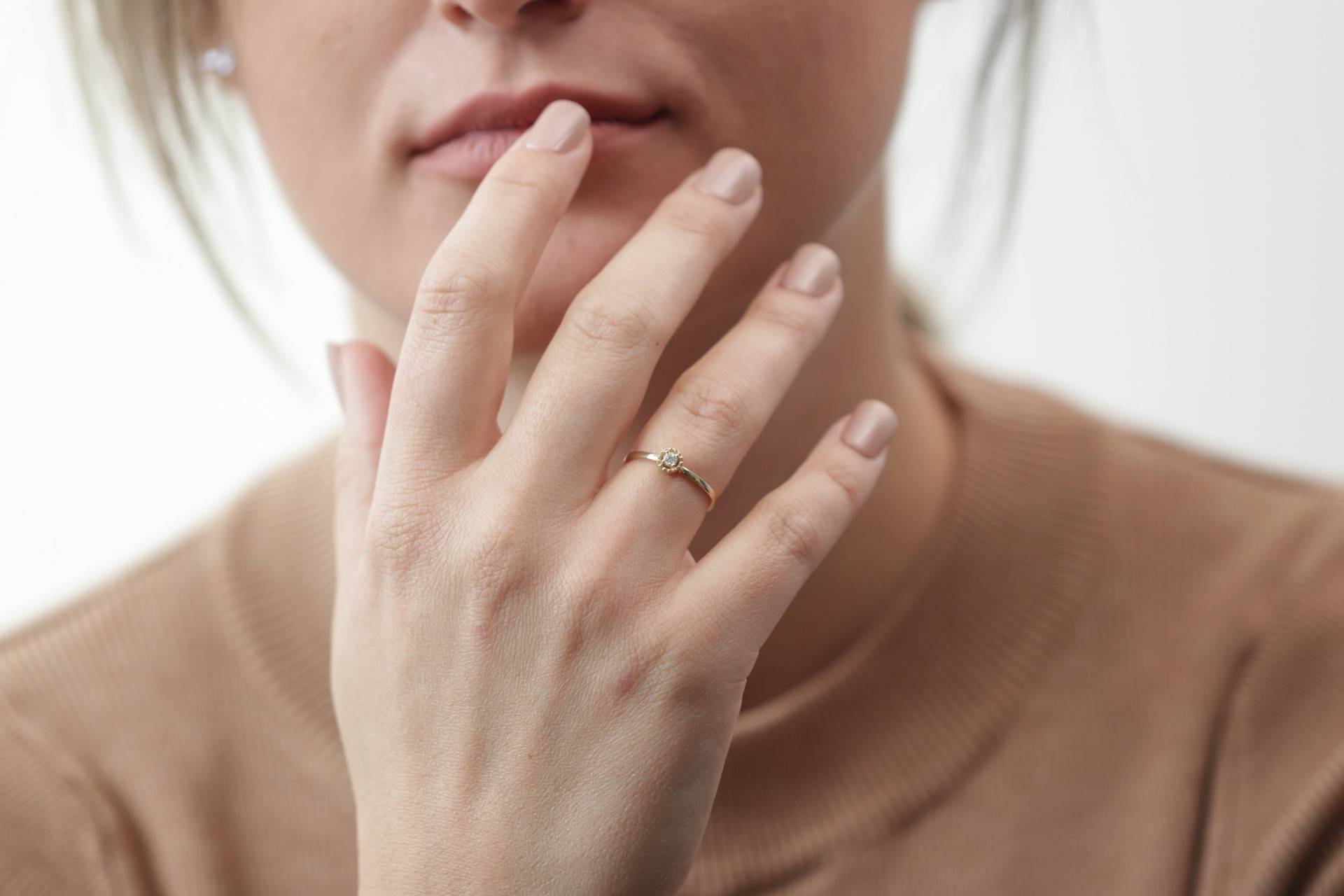 14K & 18K Gold Echter Solitär Diamant Ring/Handgemachter Erhältlich in Gold, Roségold Und Weißgold von IkeFineJewelry