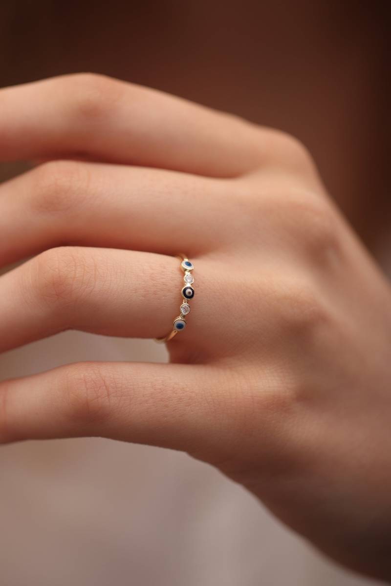 14K & 18K Gold Evil Eye Mit Kleinem Diamantring/Handgemachter Diamant Ring Erhältlich in Gold, Rosé Und Weißgold von IkeFineJewelry
