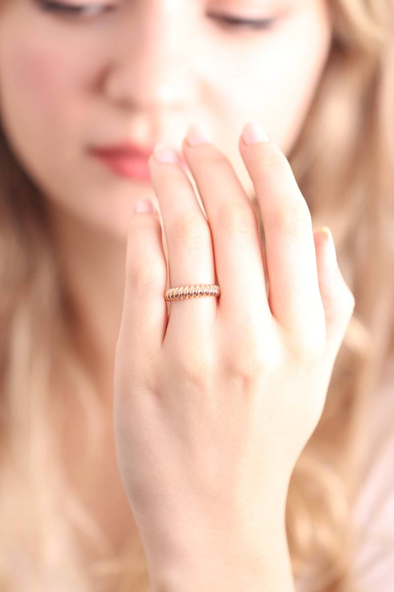 18K 14K Croissant Gold Ring/Dome Twisted Seil Statement Chunky Stapelring Erhältlich in Gold, Roségold Und Weißgold von IkeFineJewelry