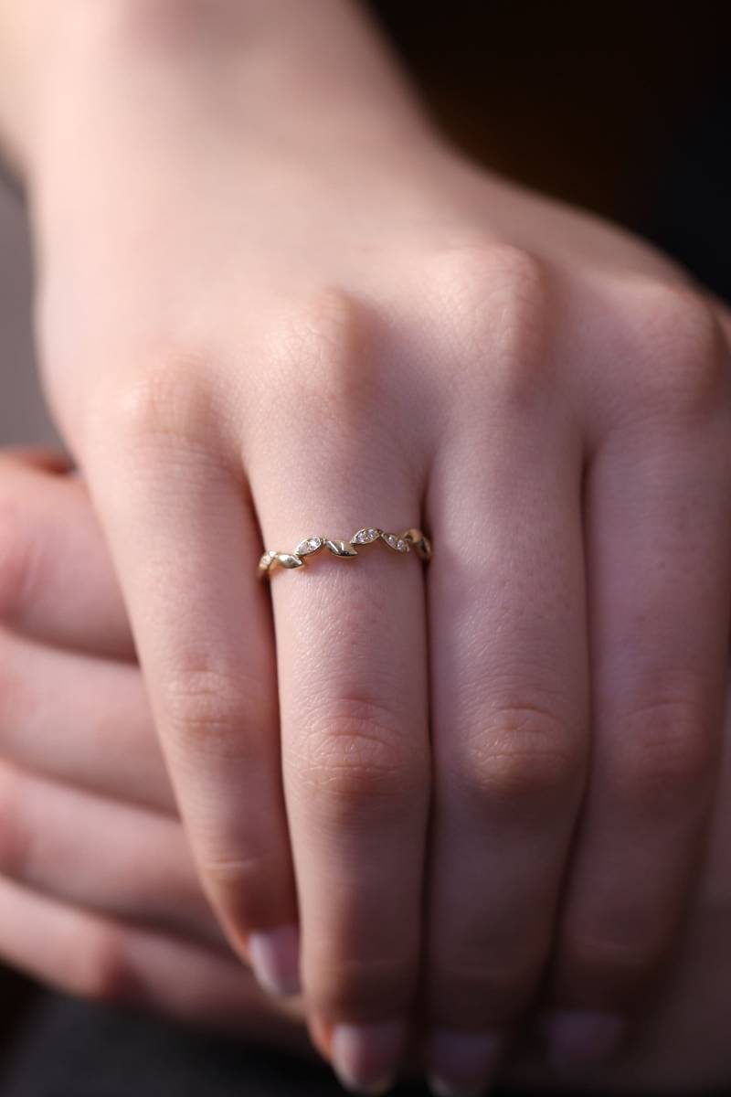 Diamant Blatt Band/Efeu Ring 14K & 18K Gold Minimalist Ehering Verlobungsring von IkeFineJewelry