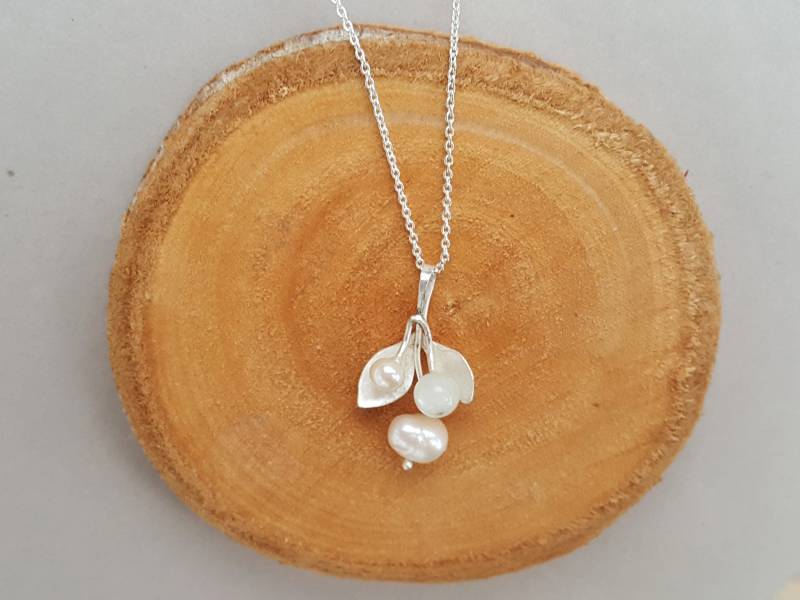 Anhänger Autuum Midnight Mit Perlen Und Mondstein, Handgeschmiedet Aus Massivem 925Er Sterling Silber Anhänger Autuum Midnight Mit Perlen Und Mondstein, Handgeschmiedet Aus Massivem 925Er Sterling Silber von IkebanaGems