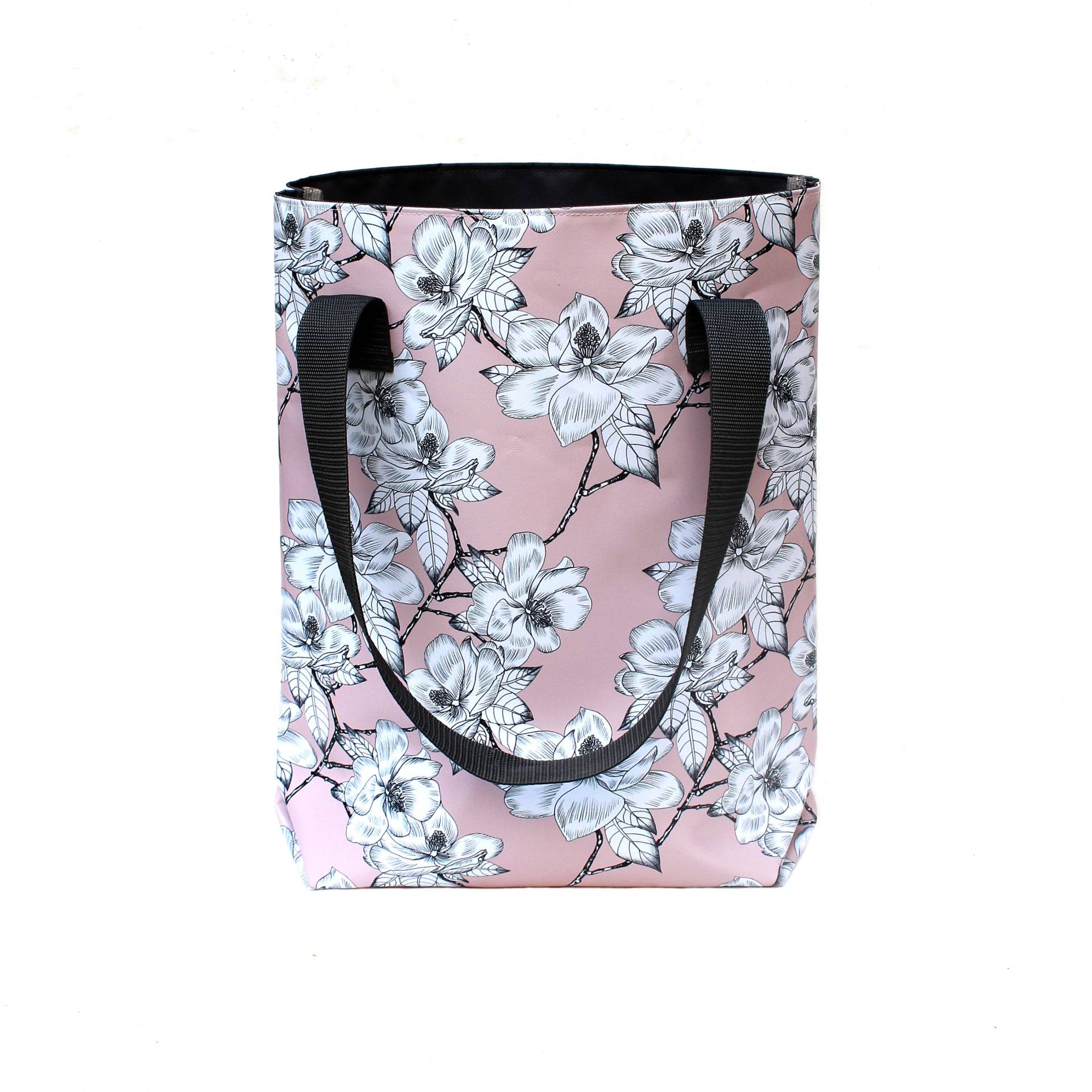 Einkaufstasche Wasserdicht - Shopper Für Frauen Aus Plane Umhängetasche Tote Bag Beutel Rosa Mit Blumen Magnolia von Ikuri