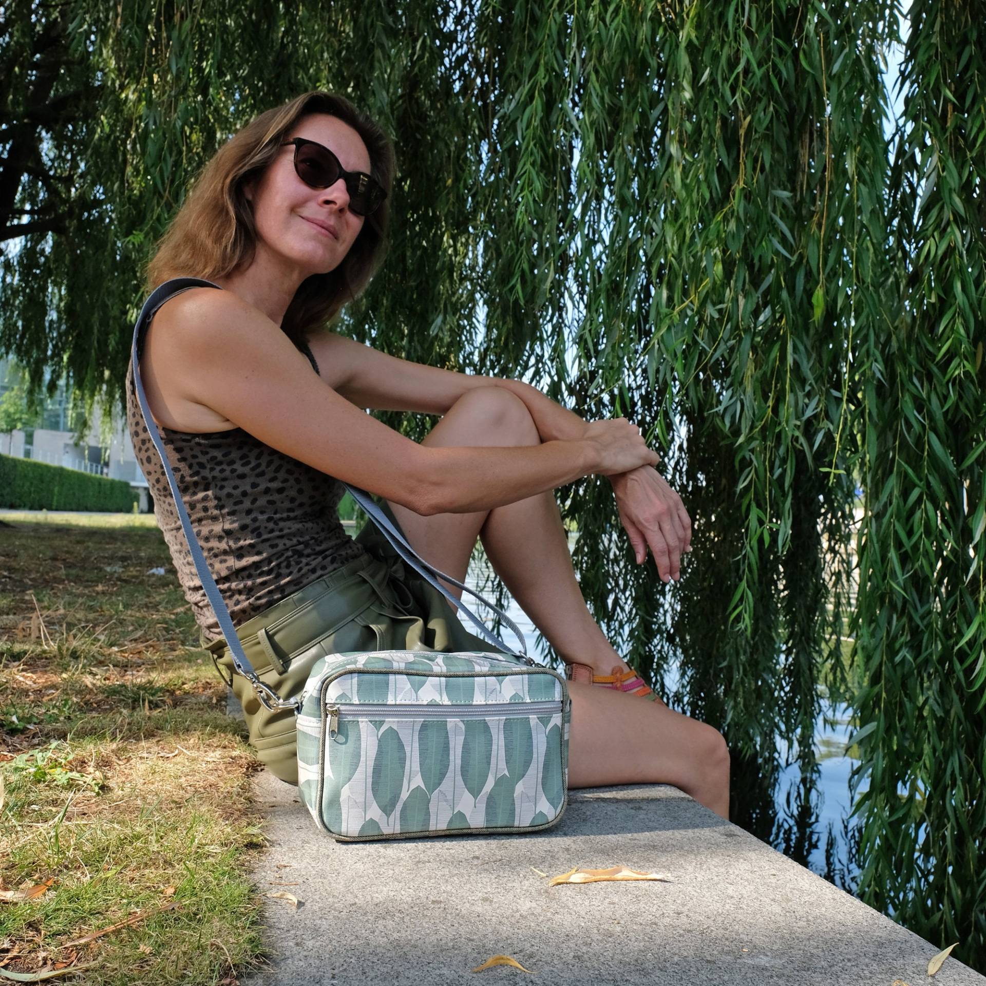 Kleine Fahrradtasche Für Lenker Aus Plane Mit Schultergurt Lenkertasche Vordertasche Frauen Wasserdicht Bike Bag Vorne - Banana Leafs Kleine Fahrradtasche Für Lenker Aus Plane Mit Schultergurt Lenkertasche Vordertasche Frauen Wasserdicht Bike Bag Vorne - Banana Leafs von Ikuri