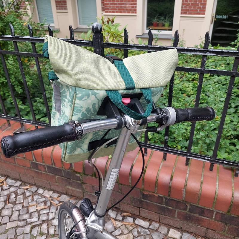 Kleine Fahrradtasche Wasserdicht Aus Plane Mit Schultergurt Klickfix-Platte Für Lenker - Modell Monstera von Ikuri