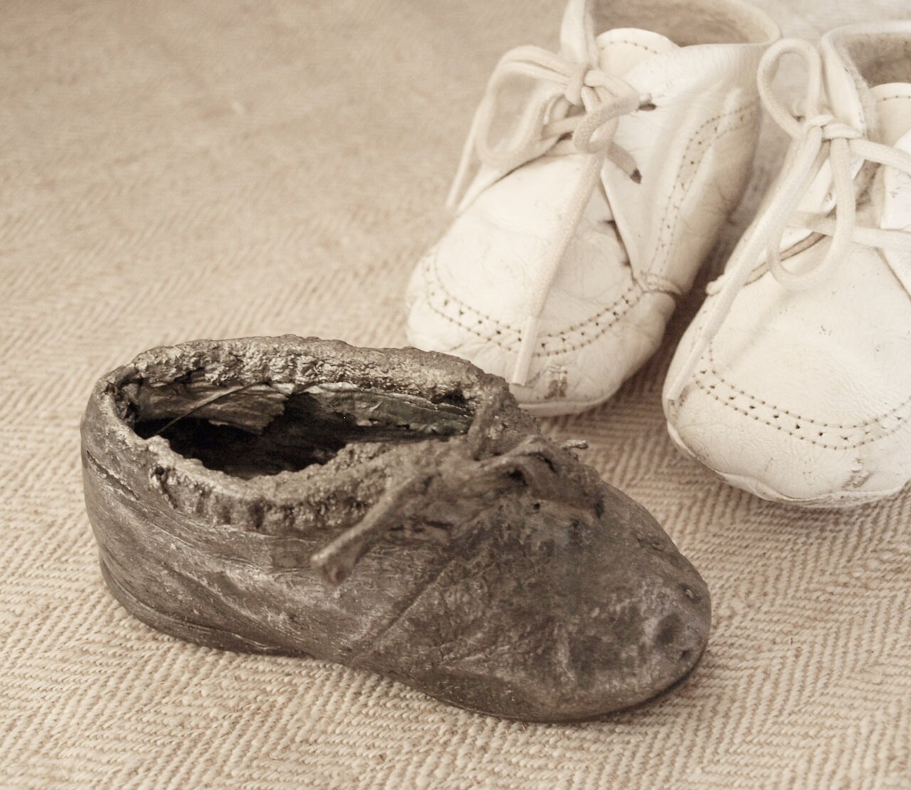 Alter Babyschuh Galvanisiert Antik, Andenken, Silberschuh, Shabby, Vintage, Brocante, Frankreich Alter Babyschuh Galvanisiert Antik, Andenken, Silberschuh, Shabby, Vintage, Brocante, Frankreich von IlSognosVintage