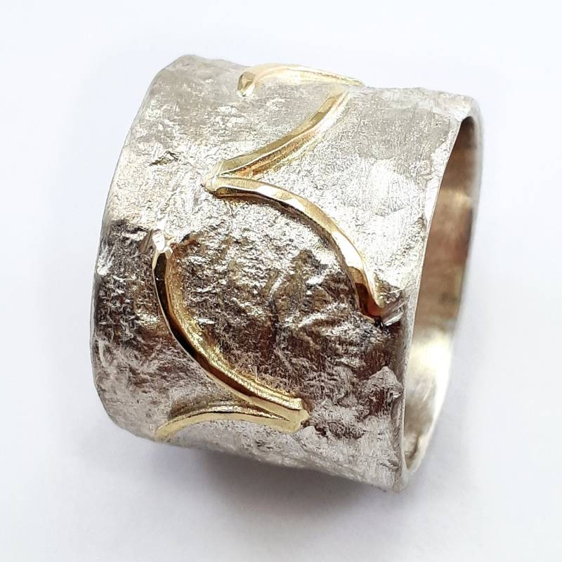 Breiter Ring, Zerknitterte Staniol Textur, Sterling Silber Und Gelbgold, Vogel Design, Zeitgenössisch, Geschenk Zum Abschluss, Ilan Amir von IlanAmirJewelry