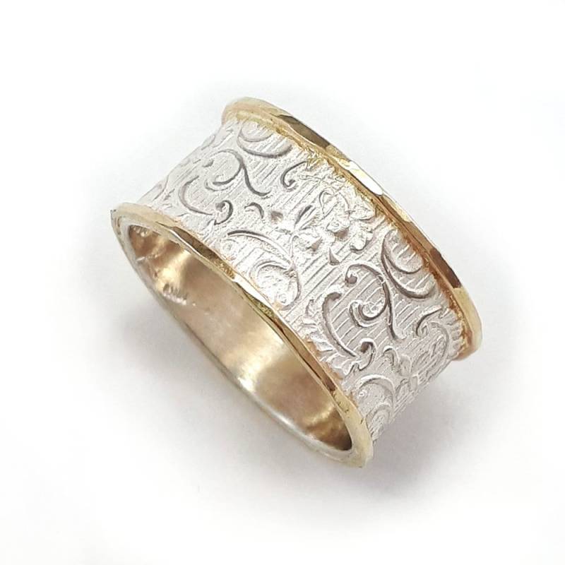 Breiter Silber Ehering, Filigran Mit Blumen Und Blatt, Damen Strukturierte Silberbasis, Gelbgold Ränder, Jugendstil Design von IlanAmirJewelry