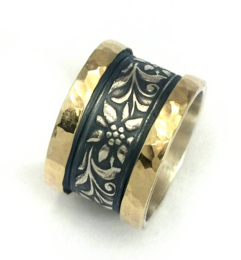 Breiter Silber-Ehering, Prachtvolles Blumen-Design, Mit Aufgelöteten Gelbgold-Blättern, Muster Blumen Und Blättern, Frühlingshochzeit, Ilan Amir von IlanAmirJewelry
