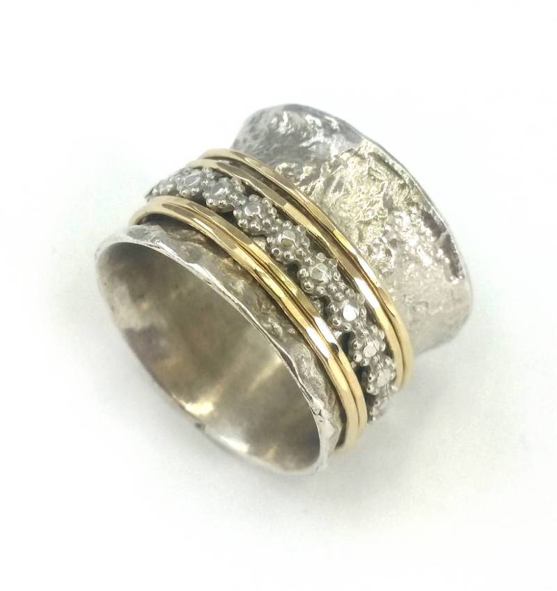 Breiter Spinner Ring, Hand-Gearbeiteter Sterling Silber Vier Gelbgold Creolen, Blumen Spinner, Zerknitterte Staniol Textur von IlanAmirJewelry