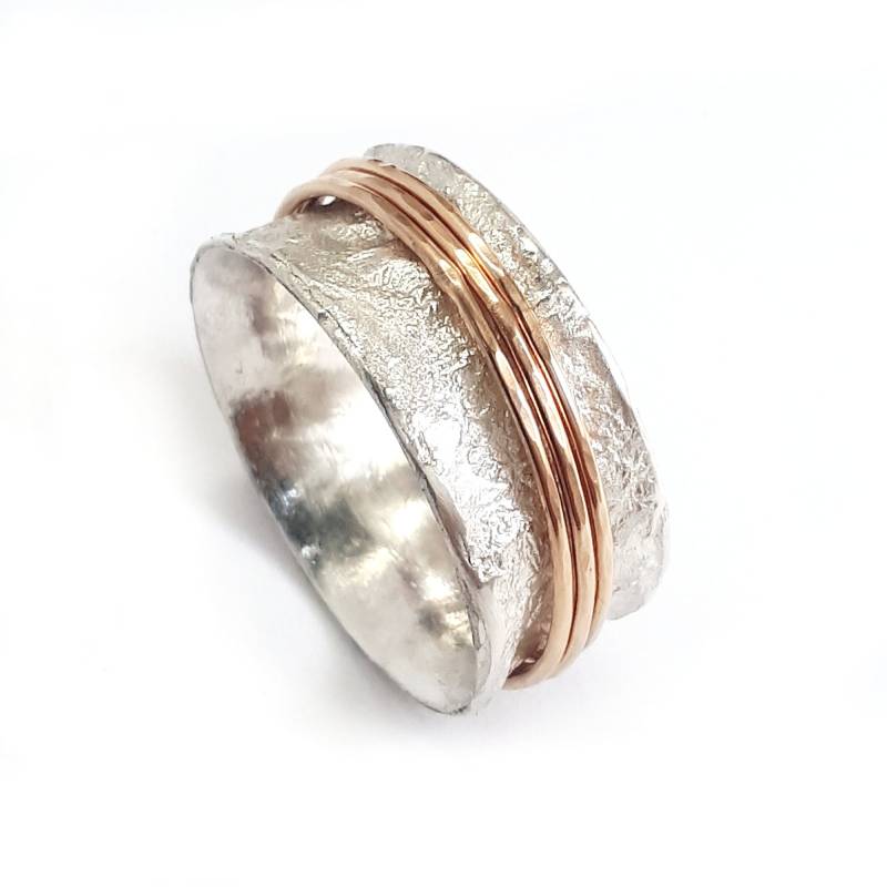 Großer Spinner Ring, Drei Gold Spinner, Drehring, Hochzeit Im Frühjahr, Semibreiter Damenring, Texturiertes Sterling, Ilan Amir von IlanAmirJewelry