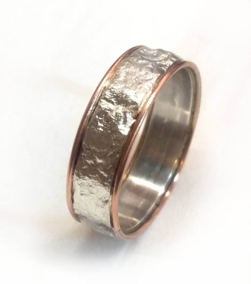 Ehering Für Frauen, Von Hand Gefertigter Ring, Zerknitterte Stanniol Textur, Texturierter Silber Gold, Halbbreiter Unisex-Ring, Ilanamir von IlanAmirJewelry