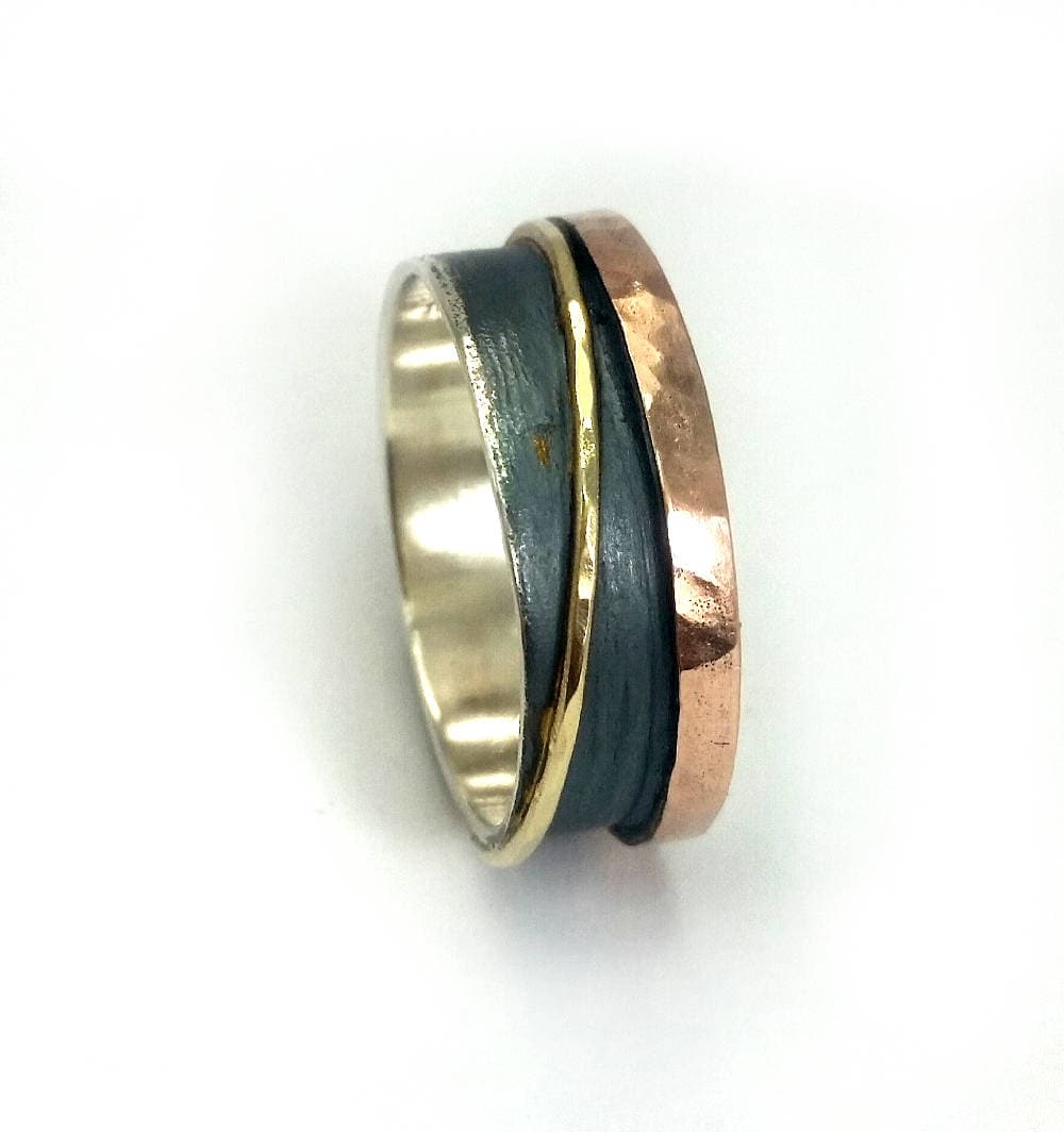 Dreifarbiger Ehering, Oxidiertes Sterlingsilber, Streifen Aus Rotgold Und Reif Gelbgold Aufgelötet, Herrenring von IlanAmirJewelry