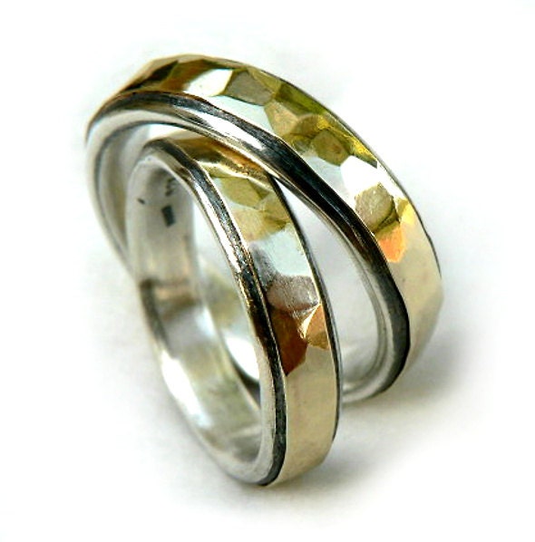 Ehering Set Für Sie Und Ihn, Passende Ringe, Oxidierte Sterling Silber Basis, Glänzende Gehämmerte Goldringe, Ilan Amir von IlanAmirJewelry