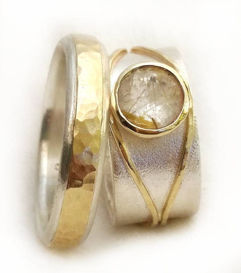 Einzigartiges Und Elegantes Ehering Set, Ergänzendes Set Für Sie Ihn, Alternativer Diamantring, Zwei Gekreuzte Goldreifen, Rutilquarz von IlanAmirJewelry