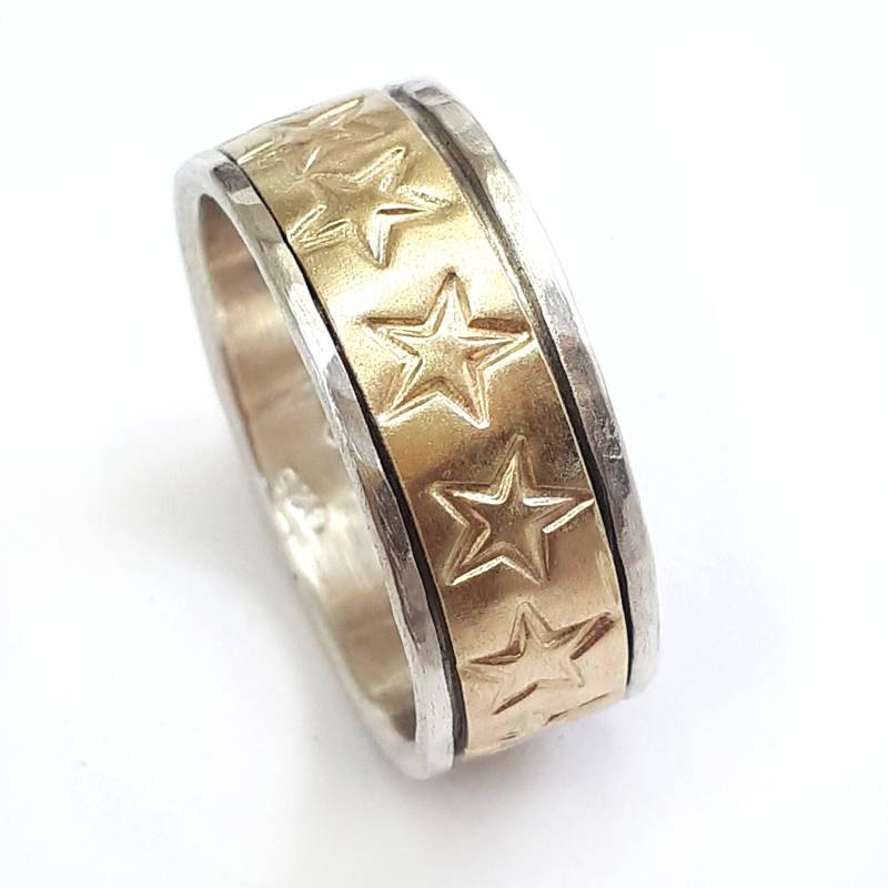 Gold Sterne Spinner Ring, Sorgenring, Gehämmertes Sterling Silber Band Mit Sternen, Unisex Band, Classic With A Twist, Meditationsring, Ilanamir von IlanAmirJewelry