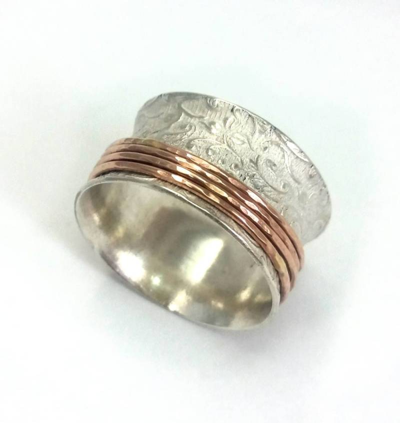 Jugendstil Trauring, Vier Roségoldene Spinner Creolen, Blüten Und Blätter Design, Semibreiter Damenring, Meditationsring, Beliebter Ehering von IlanAmirJewelry