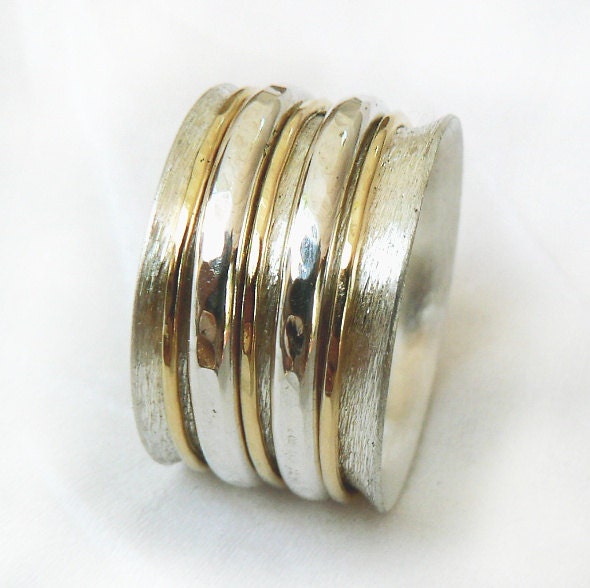 Auffälliger Breiter Spinnerring, Sorgenring, Sterlingsilber Mit Drei Gelbgoldenen Spinnercreolen Und Zwei Dickeren Silbercreolen, Ilan Amir von IlanAmirJewelry