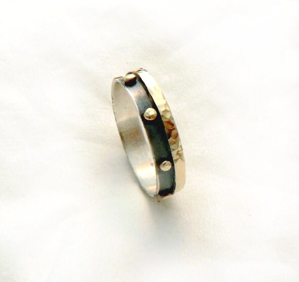 Auffälliger Herrenring Ilan Amir Jewelry, Oxidiertes Sterling Silber, Erhabene Streifen Und Punkte von IlanAmirJewelry